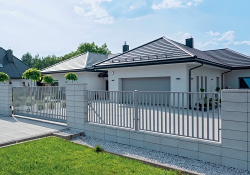 Nowoczesny dom zaczyna się od bramy. Pierwsze wrażenie buduje prestiż i styl