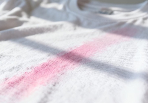 Tak usuniesz plamę po markerze bez większego wysiłku. Wystarczą te produkty z kuchni