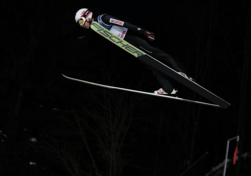 PŚ. Loty w Vikersund. Kompromitacja polskich skoczków. Niedzielny konkurs odwołany