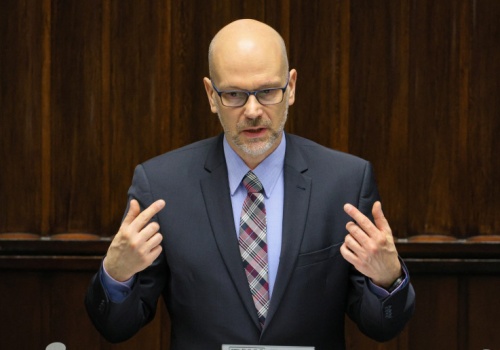 Berek: żądanie zapłaty za nadwykonania jest nieuczciwe. Burza po słowach ministra