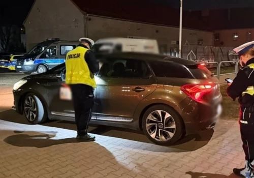 Kto nas wozi taksówkami na aplikację? Policja zatrzymała pijanych i poszukiwanych za przestępstwa kierowców!
