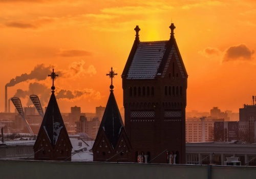 Wiernym nie pozwolono modlić się pod Czerwonym Kościołem w ważną rocznicę