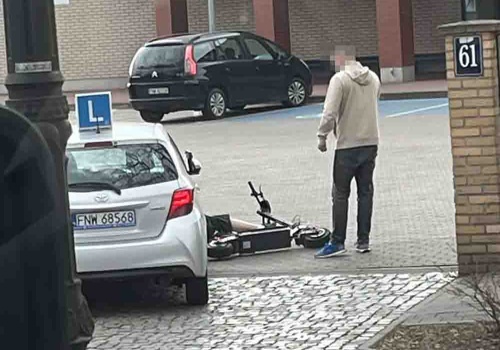 Nowa Sól. Wypadek, samochód nauki jazdy potrącił 17-latkę na hulajnodze (ZDJĘCIE CZYTELNIKA)
