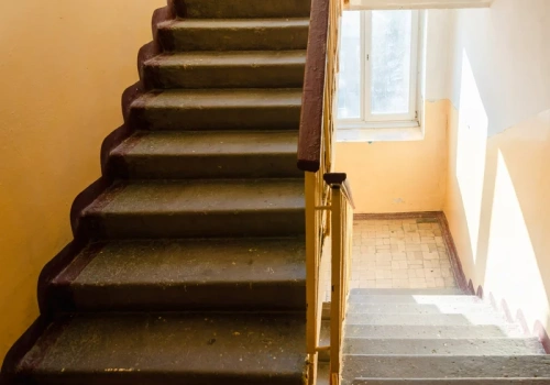 Dramat za zamkniętymi drzwiami. Sąsiedzi snują wstrząsające przypuszczenia