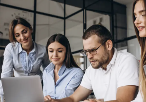 Firmy w Polsce przestają zatrudniać. Pracy coraz mniej