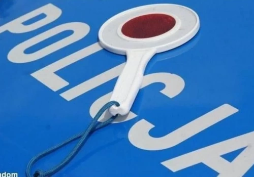 Pirat drogowy w Ciechanowie. Młody kierowca złamał zakazy, jechał za szybko i bez pasów