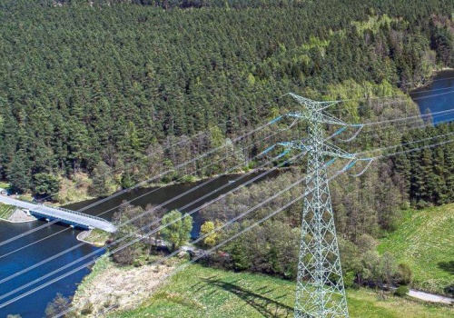 Prąd z farm wiatrowych popłynie nową trasą. Kluczowy element „szyny północnej” coraz bliżej