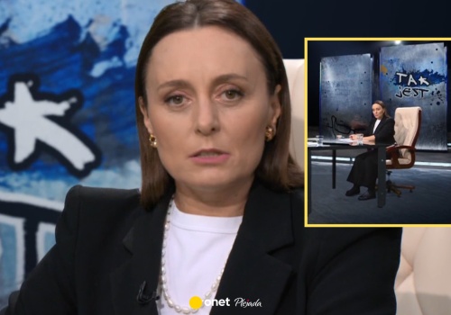 Dziennikarka TVN24 w jednym bucie na antenie. 