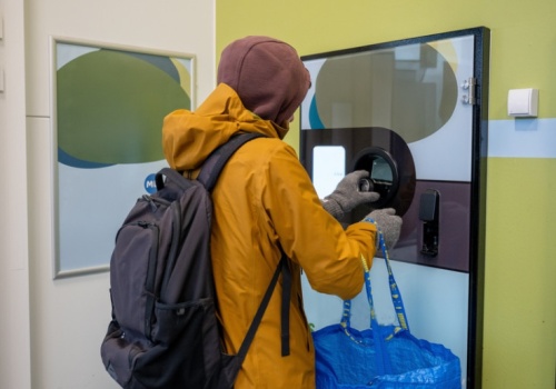 Recyklomaty przepełnione, punkty zwrotu daleko. Co blokuje system kaucyjny w Polsce?