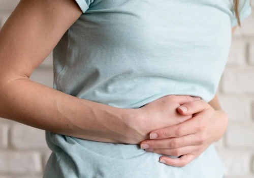 Coraz więcej młodych osób z ciężkimi chorobami jelit. Jest jeden główny winowajca