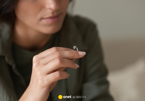 Przetapiają obrączki zamiast wyrzucać. Tren promują nawet gwiazdy