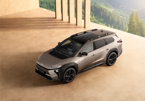 Nowa, większa elektryczna Toyota bZ4X Touring debiutuje w Polsce.