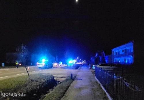 Potrącenie pieszej na drodze wojewódzkiej nr 853. Kobieta trafiła do szpitala