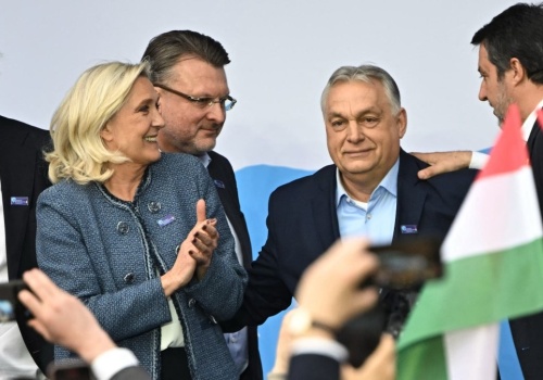 Orban z poparciem europejskich konserwatystów. Jest polskie nazwisko