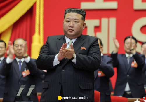 Kim Dzong Un składa deklarację. Przy okazji krytykuje sąsiada i Stany Zjednoczone