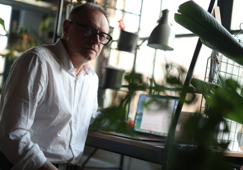 Polonista ścigany przez PiS: muszę zdobyć inny zawód. Rząd się boi, zmian w szkole nie będzie