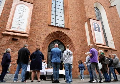 Chcą wyjechać na święta całą rodziną. 