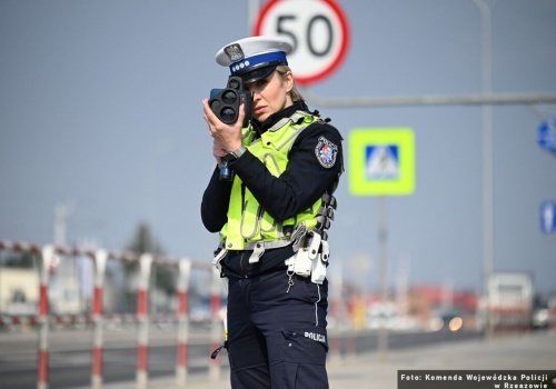 Brawura na drogach. Kierowcy stracili prawa jazdy za rażące przekroczenia prędkości