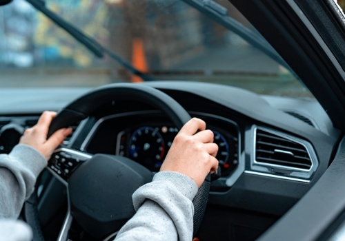 Masz nieaktualne prawo jazdy? Grożą ci grzywna, punkty karne i utrata ubezpieczenia