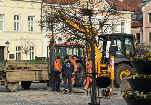 Pompa naprawiona. Symbol starówki wrócił na Plac Wolności w Koninie