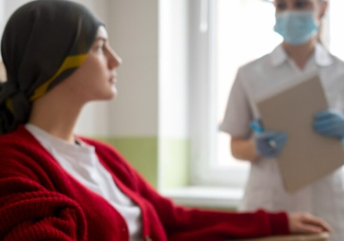 „Żywy lek” niszczy nowotwór. Pacjenci po CAR-T wracają do życia