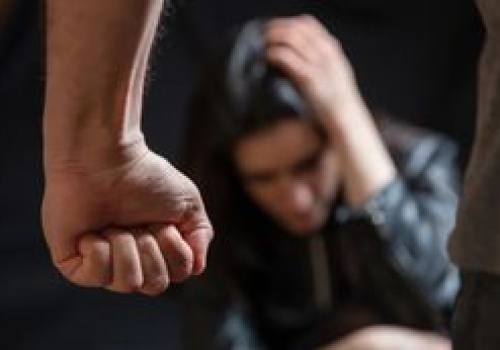 Przemoc domowa rośnie? Statystyki Niebieskich Kart w Warszawie biją rekordy