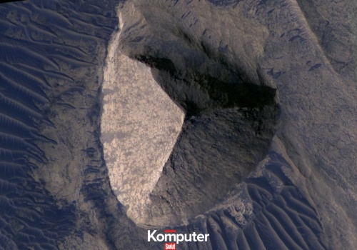 Wygląda jak starożytna piramida. Tajemnicza struktura na Marsie burzą w szklance wody