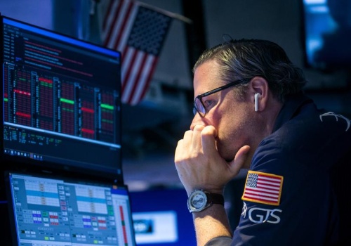 Przecieki w Waszyngtonie? Podejrzane ruchy na ropie i indeksach tuż przed wpisem Trumpa