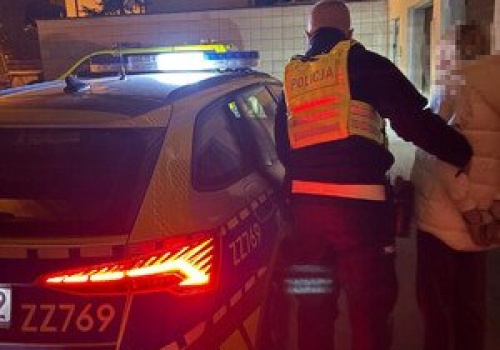 Zatrzymana kobieta z czerwoną notą Interpolu