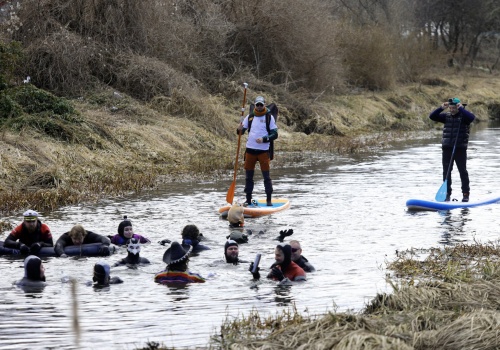Za nami XXI Skorpenowy Spływ Łyną. Nurkowie wskoczyli do rzeki na powitanie wiosny