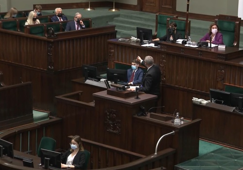 Jarosław Kaczyński traci na rzecz Grzegorza Brauna. Dlaczego tak się dzieje?