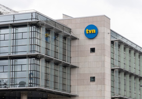 Blady strach padł na pracowników TVN. Nowy właściciel ogłosił falę zwolnień w USA