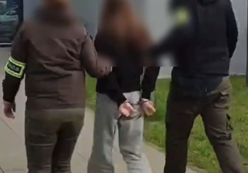 Seniorka wracała z kościoła. Nagle otoczyła ją banda nastolatek, polała się krew