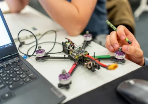 Autonomia, analiza danych i walka z dezinformacją. Nowy wymiar technologii obronnych w Europie