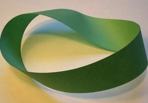 Naukowcy stworzyli cząsteczkę, w której elektrony gubią zwykłe zasady obiegu