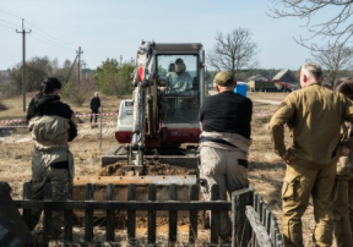 Trwają poszukiwania zbiorowej mogiły Polaków w Ugłach na Wołyniu