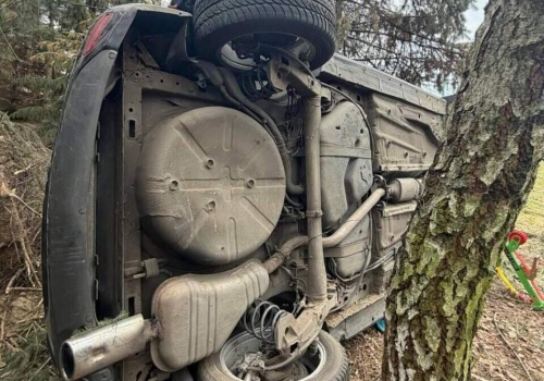 Jeden uciekł, drugi udawał niewiniątko. Było pite (ZDJĘCIA)