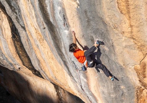 Piąte przejście „Sleeping Lion” 9b, w akcji Sachi Amma