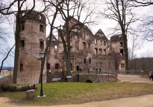 Dolny Śląsk: godzinę drogi od Wrocławia czeka zamek, który warto odkryć przed innymi