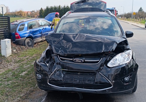 Zderzenie Forda z Kią w Motyczu. Jedna osoba w szpitalu