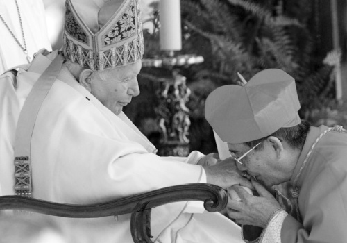 Żałoba w Kościele, odszedł znany kardynał. Mianował go św. Jan Paweł II