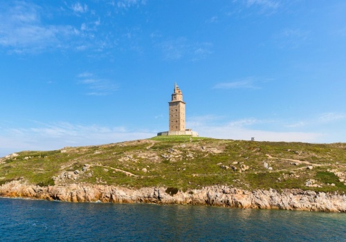 Najstarsza latarnia morska na świecie. Przetrwała imperia i katastrofy