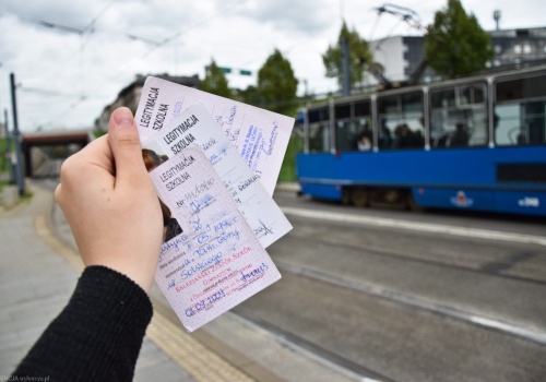 Papier znika ze szkół. mObywatel Junior przejmuje legitymacje