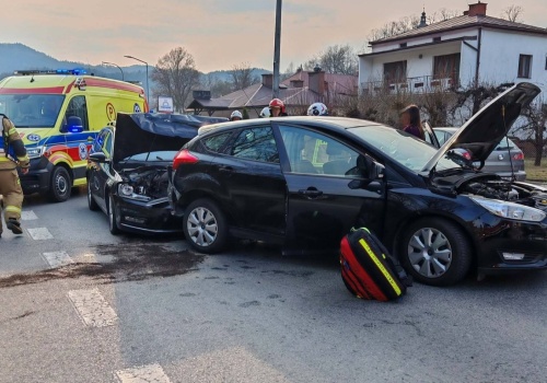 Wypadek na DW969 na Sądecczyźnie. Na miejscu strażacy i policja