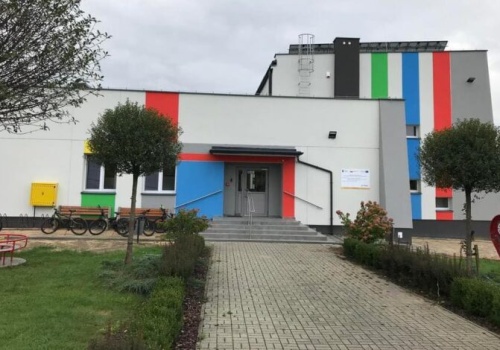 21-letni mężczyzna zatrzymany w sprawie podejrzenia o molestowania seksualnego dzieci w katolickiej “podstawówce