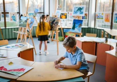 Polonista prowadzi lekcje na powietrzu w 