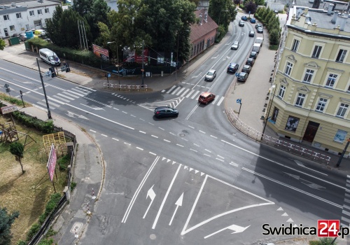 Miasto i powiat złożą się na przebudowę ruchliwego skrzyżowania. Powstanie rondo