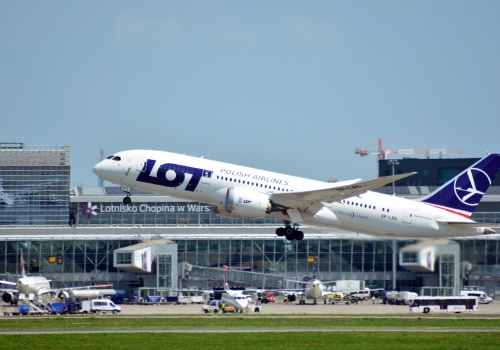 LOT rozważa odwoływanie lotów, jeśli ceny paliwa utrzymają się na rekordowym poziomie. „Dostosowanie siatki do nowych realiów”