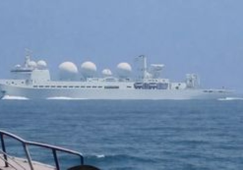 Tajemniczy chiński okręt w ważnej zatoce. Krążą niepokojące doniesienia