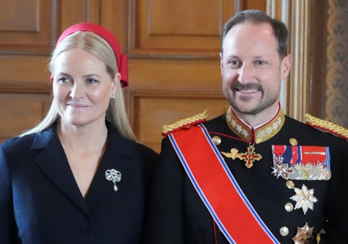 Po skandalu jaki wybuchł, mówiono, że księżna Mette-Marit jest chora. Nagle pojawiła się w pałacu